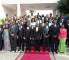 Photo de famille de l’équipe gouvernementale réunie autour du Président de la Ré